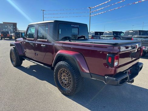 Used 2022 Jeep Gladiator Sport image 3