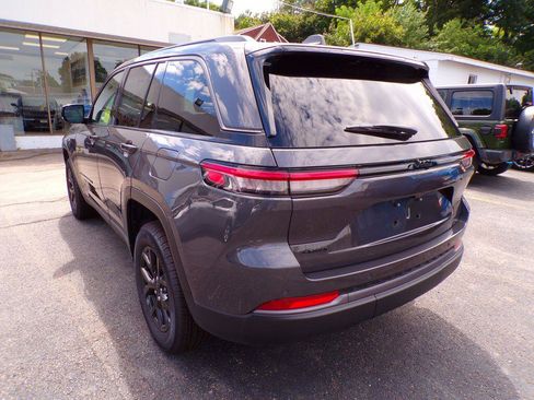 New 2026 Jeep Grand Cherokee Altitude AWD/4WD image 13
