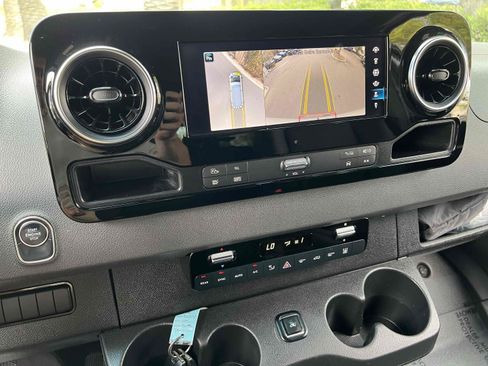 Used 2023 Mercedes-Benz Sprinter 2500 image 8