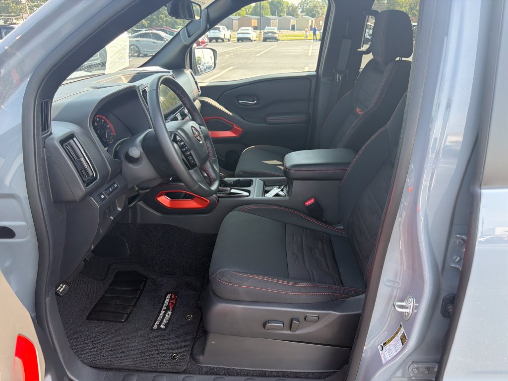 Used 2025 Nissan Frontier PRO-4X AWD/4WD image 16