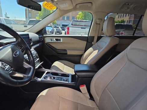 Used 2020 Ford Explorer Limited AWD/4WD image 2