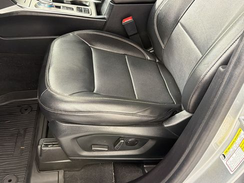 Used 2022 Ford Explorer Limited w/ Equipment Group 301A RWD image 16