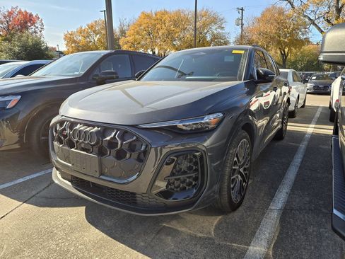 Used 2025 Audi SQ5 Prestige w/ Prestige Package image 4