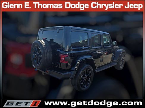 Used 2022 Jeep Wrangler Unlimited Sahara w/ Cold Weather Group image 9
