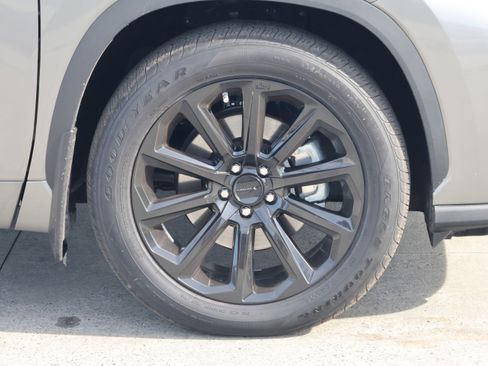 Used 2025 Toyota Highlander Limited image 11