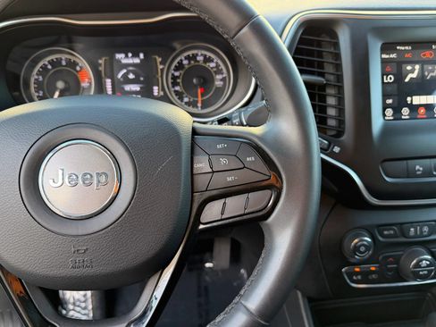 Used 2020 Jeep Cherokee Latitude Plus FWD image 26