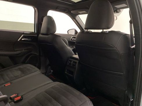 Used 2024 Mitsubishi Outlander Ralliart image 22