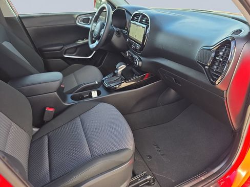 Used 2023 Kia Soul S FWD image 30