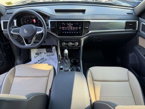 Certified 2023 Volkswagen Atlas Cross Sport SE w/ Panoramic Sunroof Package AWD/4WD image 15