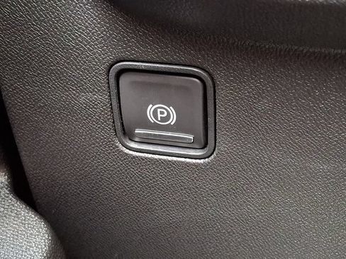 Used 2024 GMC Terrain SLE w/ Driver Convenience Package AWD/4WD image 25