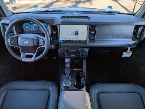 New 2025 Ford Bronco Badlands image 14