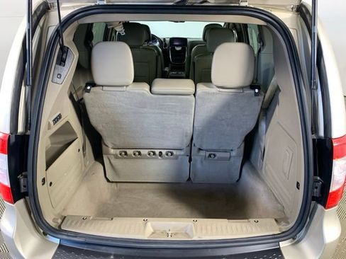 Used 2012 Chrysler Town & Country Touring-L w/ Premium Group FWD image 24