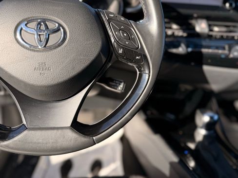 Used 2019 Toyota C-HR XLE image 18