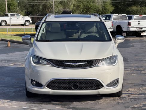 Used 2019 Chrysler Pacifica Limited w/ Advanced Safetytec Group FWD image 7