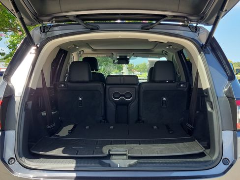 Certified 2025 Honda Pilot Touring image 11