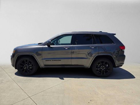 Used 2020 Jeep Grand Cherokee Altitude RWD image 6