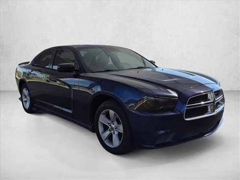 Used 2014 Dodge Charger SE w/ Connectivity Group RWD image 3