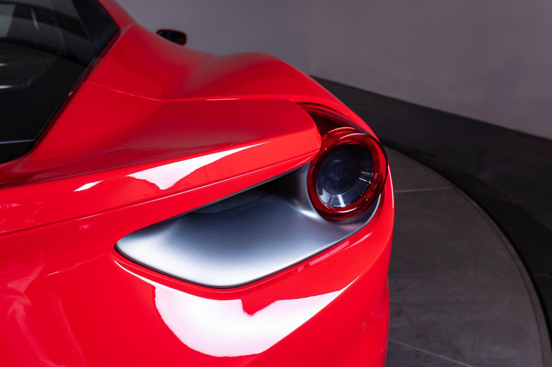 Used 2018 Ferrari 488 GTB RWD image 64
