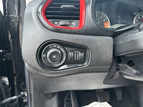 Used 2016 Jeep Renegade Trailhawk image 6