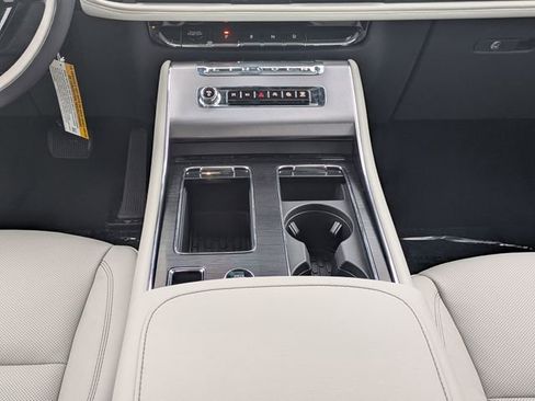 New 2026 Lincoln Aviator 2WD w/ Jet Appearance Package image 17