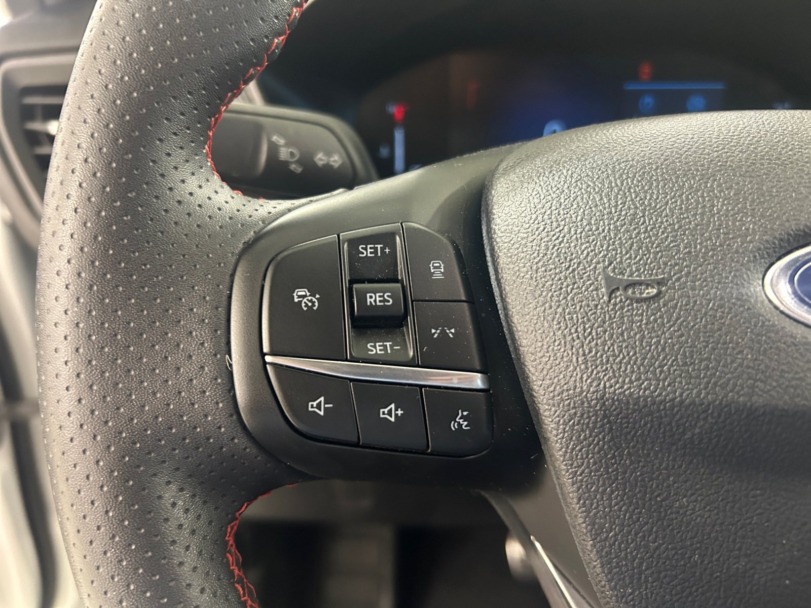 Certified 2024 Ford Escape ST-Line w/ Tech Pack #1 FWD image 16
