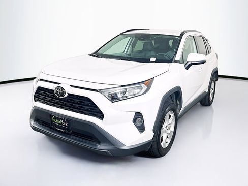 Used 2021 Toyota RAV4 XLE image 3