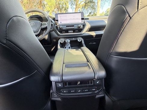 Used 2026 Toyota Grand Highlander FWD image 38