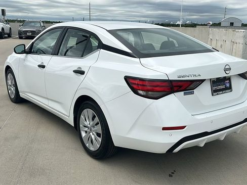 Used 2025 Nissan Sentra S FWD image 10