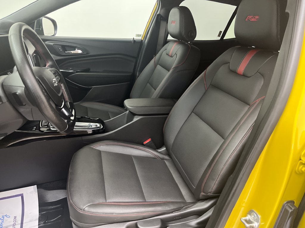 Used 2024 Chevrolet Trax RS w/ Sunroof Package FWD image 12