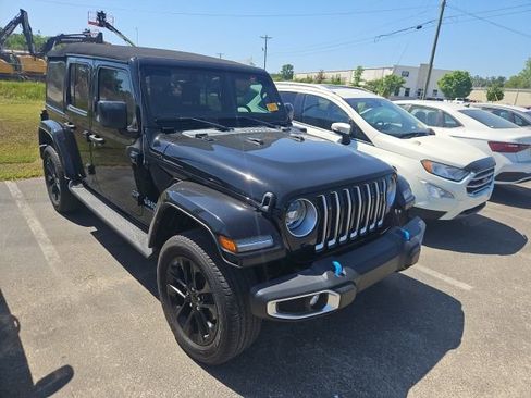 Used 2023 Jeep Wrangler Unlimited Sahara image 3