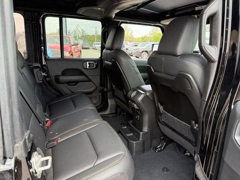 New 2025 Jeep Wrangler Unlimited Sahara AWD/4WD image 19