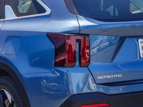 Certified 2025 Kia Sorento EX w/ EX Panoramic Sunroof Package image 7