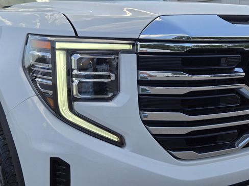 Used 2024 GMC Sierra 1500 SLT AWD/4WD image 3