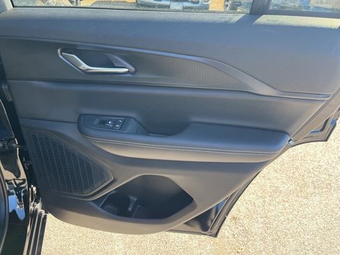 New 2025 Jeep Grand Cherokee Altitude image 12