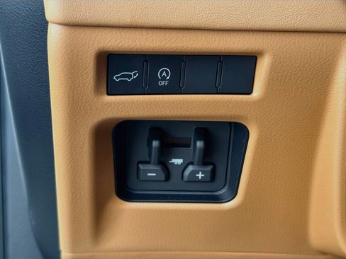 Used 2026 Lexus LX 600 4WD w/ Luxury Package image 48