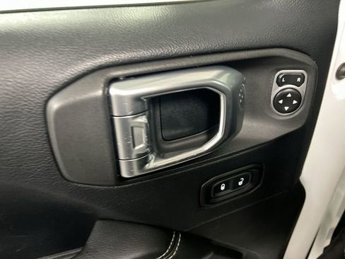Used 2019 Jeep Wrangler Unlimited Sahara AWD/4WD image 22