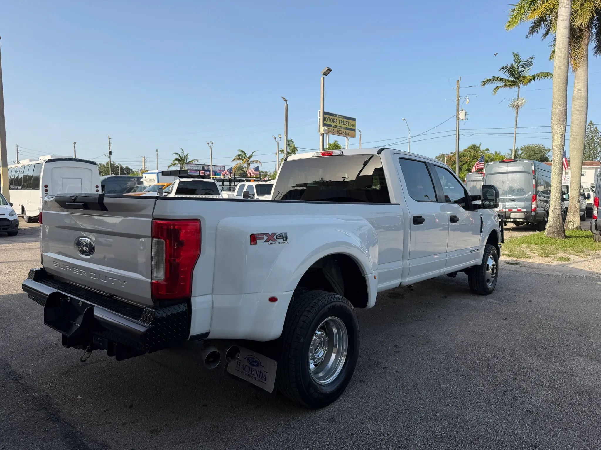Used 2017 Ford F350 4x4 Crew Cab XL DRW w/ Power Equipment Group image 5