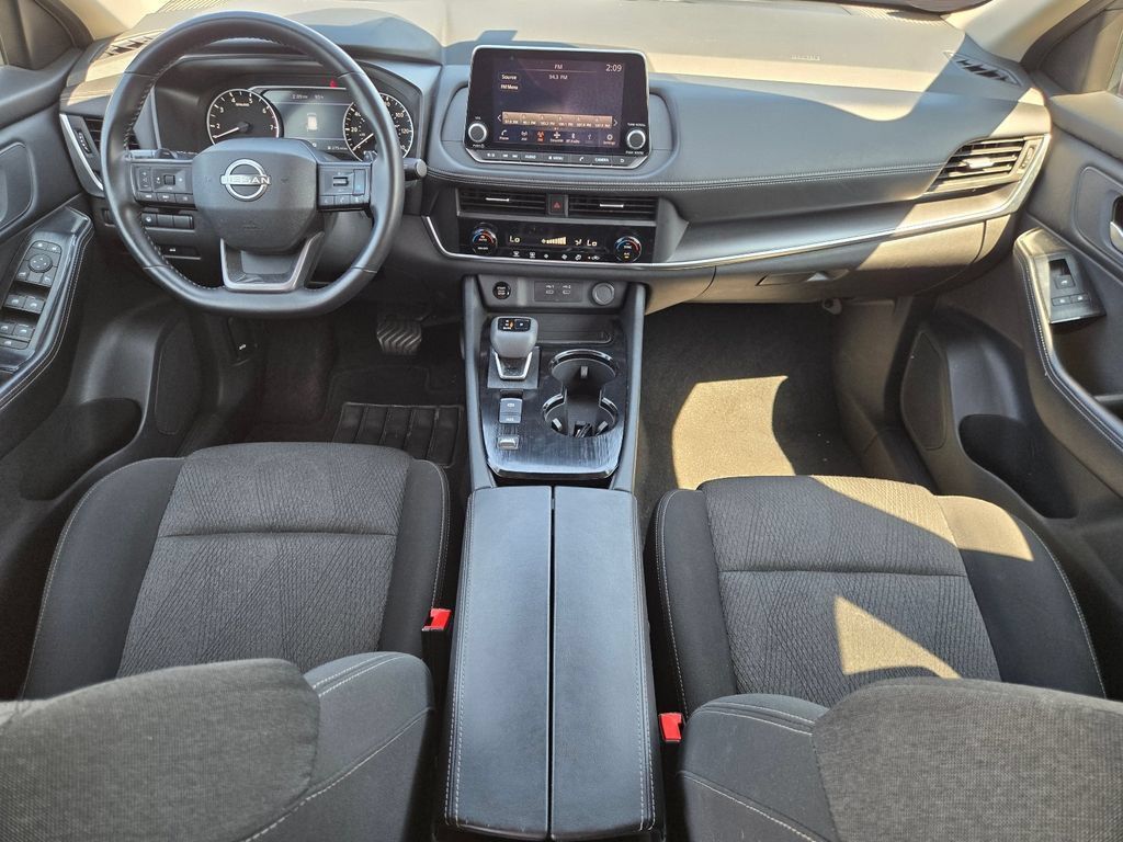 Used 2025 Nissan Rogue SV FWD image 15