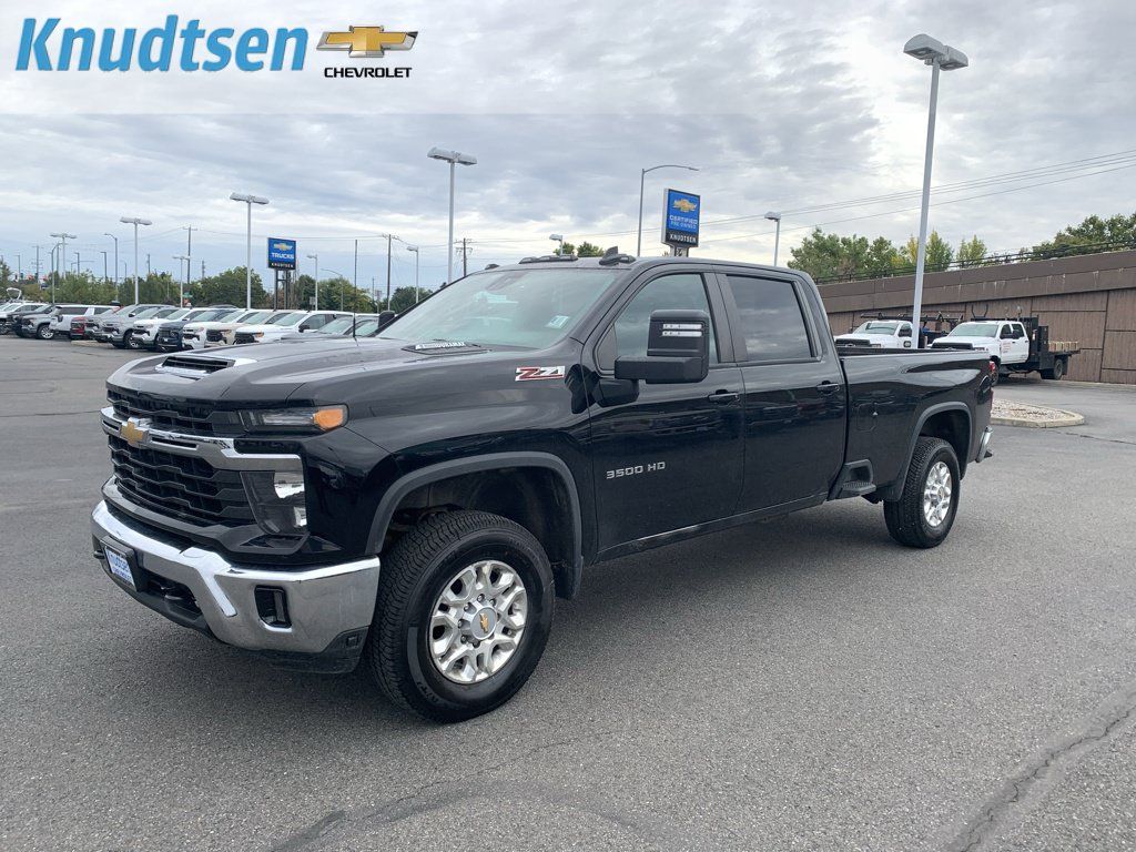 Used 2024 Chevrolet Silverado 3500 LT w/ Convenience Package AWD/4WD image 3