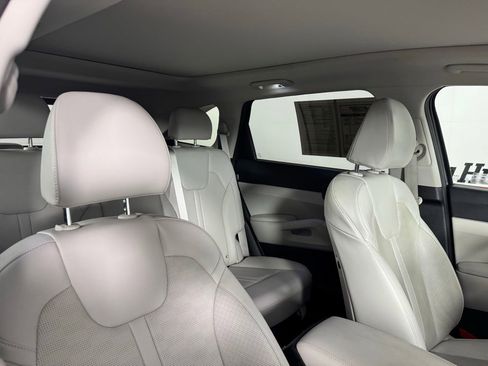 Used 2025 Kia Sorento S w/ Panoramic Sunroof Package image 35