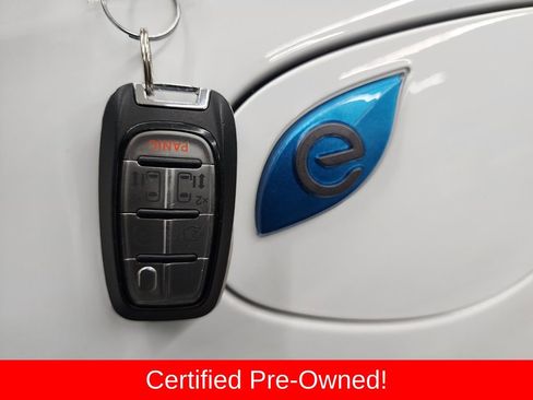 Used 2025 Chrysler Pacifica Pinnacle image 47