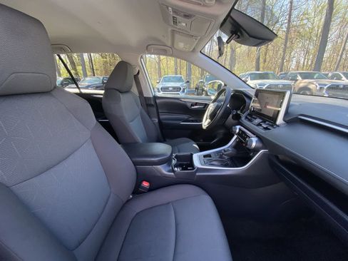 Used 2025 Toyota RAV4 XLE AWD/4WD image 23