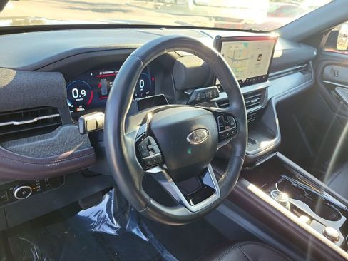 Used 2025 Ford Explorer Platinum image 16