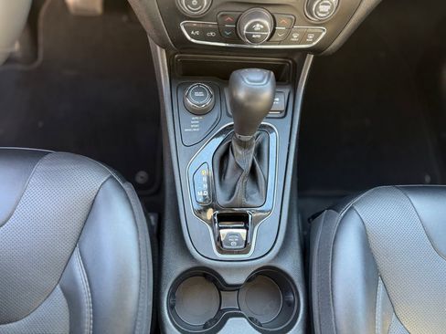 Used 2022 Jeep Cherokee Limited AWD/4WD image 28