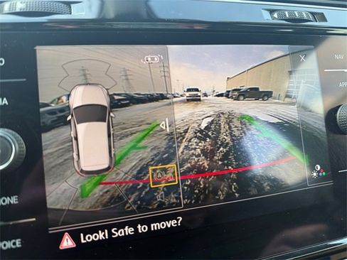 Used 2018 Volkswagen Golf R 4-Door image 25