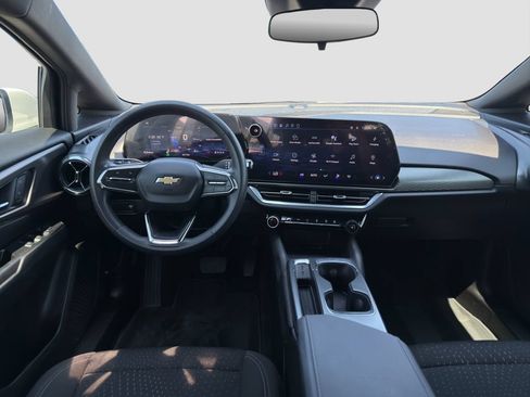 Used 2025 Chevrolet Equinox EV LT FWD image 14