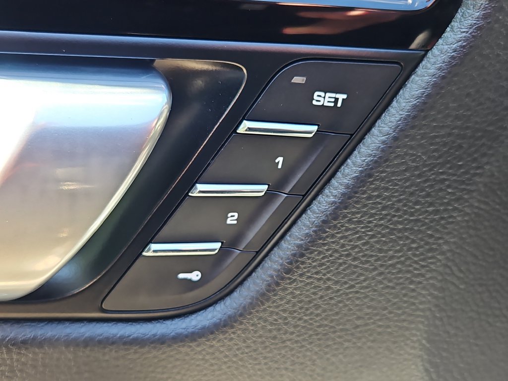 Certified 2024 Porsche Macan S AWD/4WD image 22
