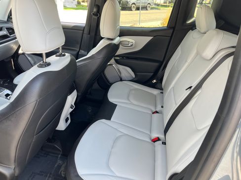 Used 2018 Jeep Renegade Limited AWD/4WD image 17