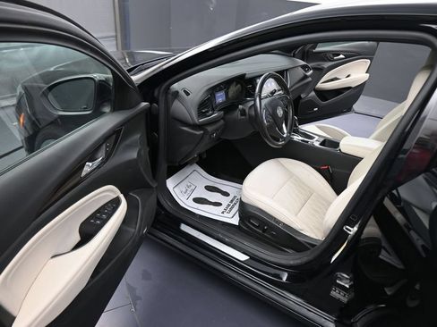 Used 2019 Buick Regal Avenir w/ Driver Confidence Package II FWD image 38