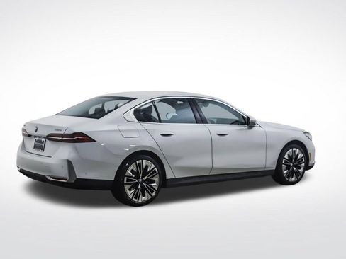 Used 2026 BMW 530i xDrive w/ Premium Package AWD/4WD image 5